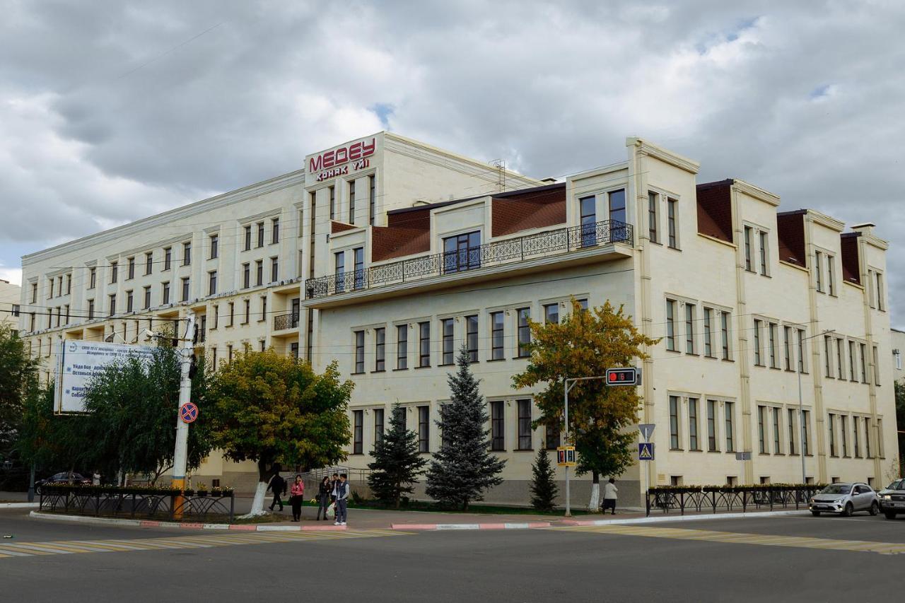 Hotel Medeu Kostanái Exterior foto